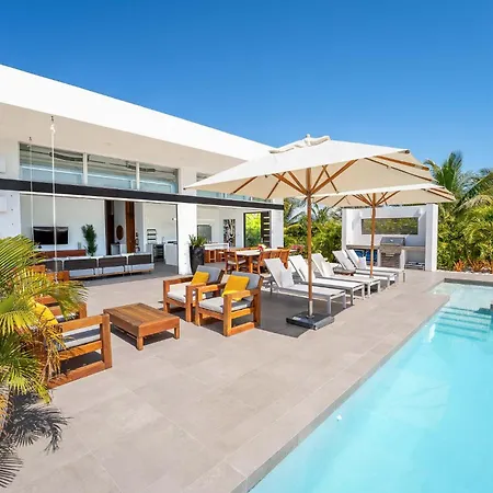 Oceanside 4 Bedroom Luxury Villa With Private Pool, 500Ft From Long Bay Beach -V10
